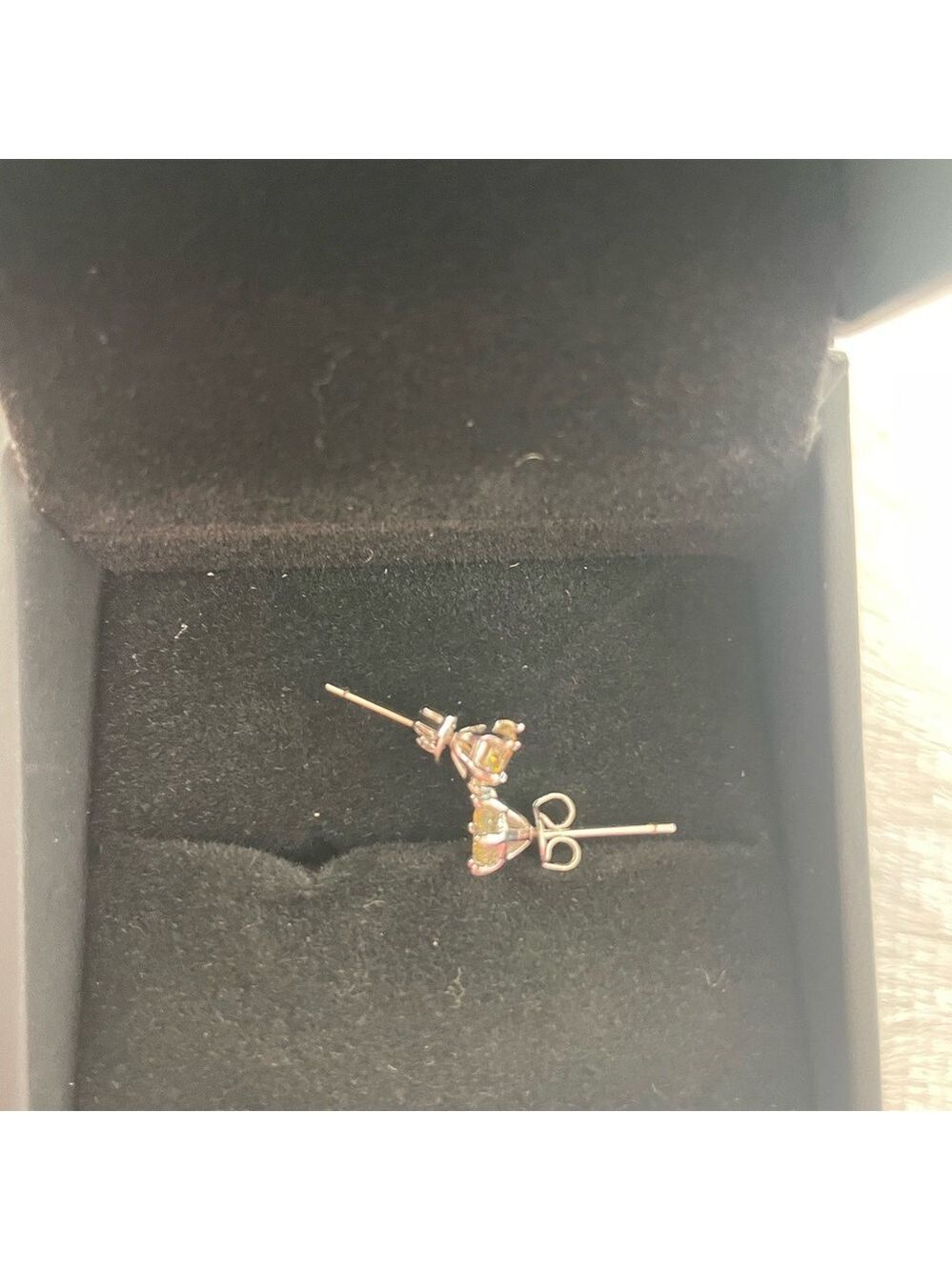 1.0 ct Moissanite earrings - Picture 4 of 5